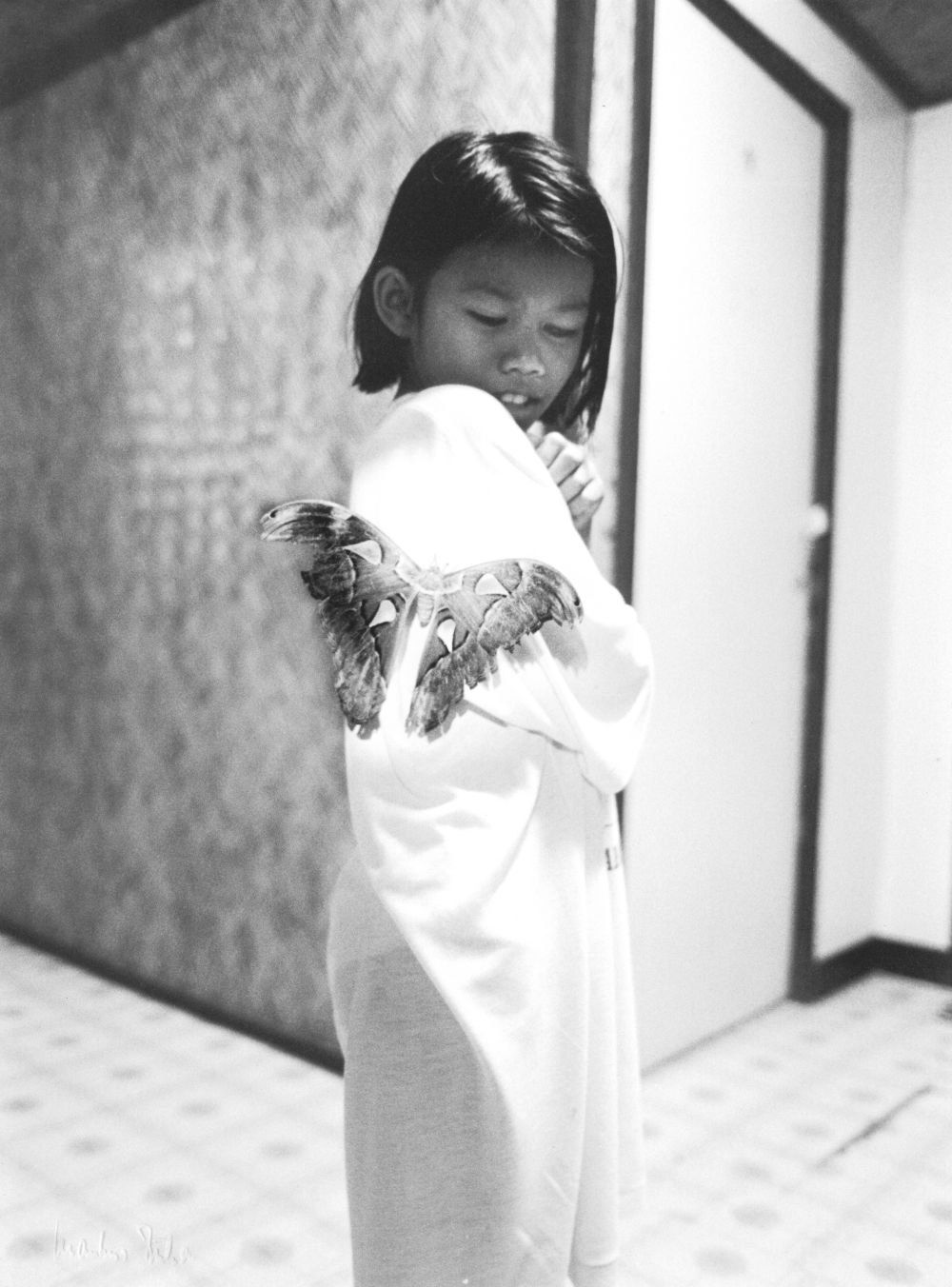36_child_moth